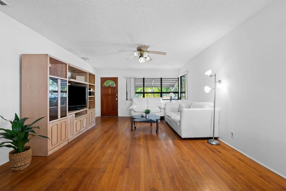 1221 SW 17th Street Fort Lauderdale, FL 33315