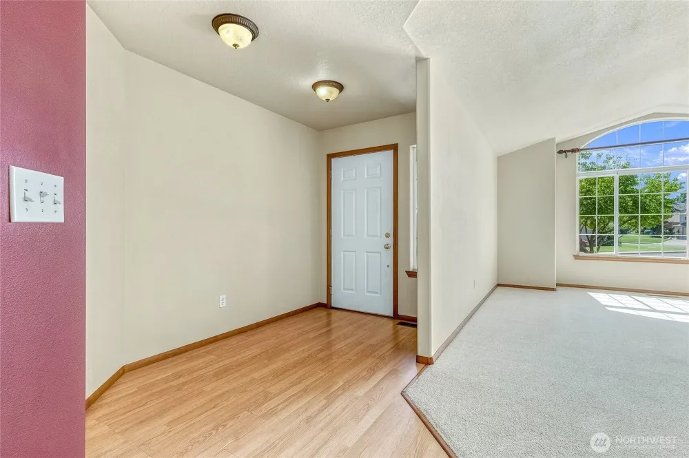 1716 SE Grassland Court College Place, WA 99324