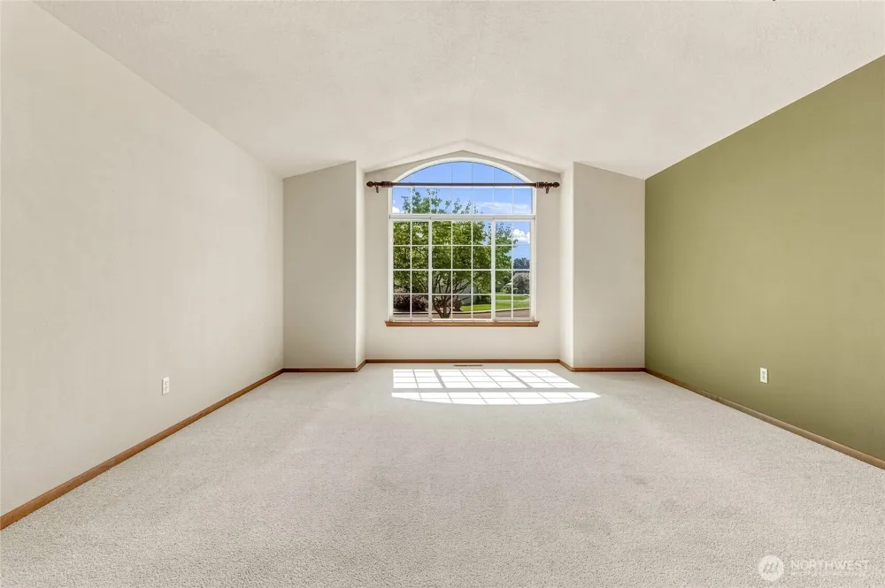 1716 SE Grassland Court College Place, WA 99324