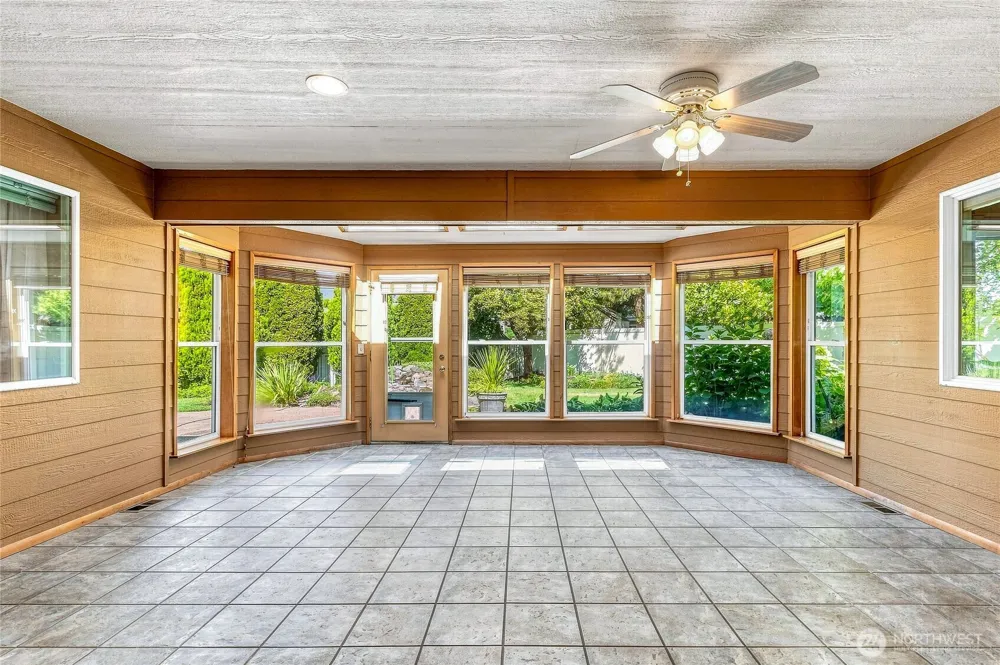 1716 SE Grassland Court College Place, WA 99324