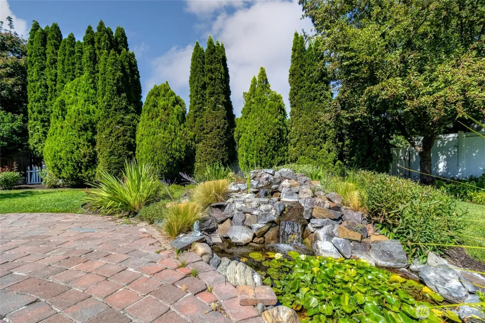 1716 SE Grassland Court College Place, WA 99324