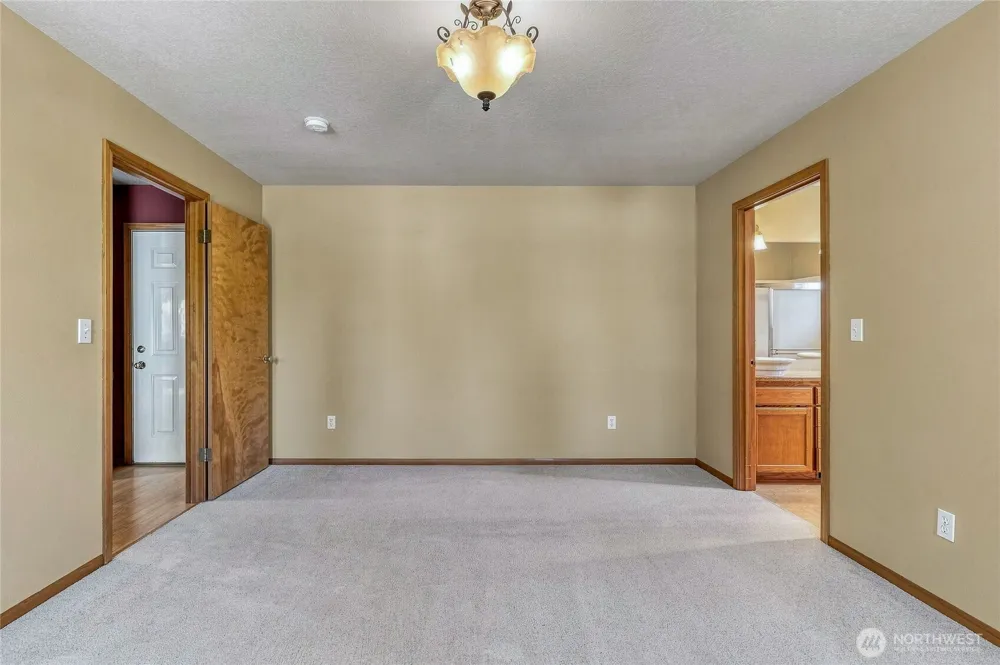 1716 SE Grassland Court College Place, WA 99324