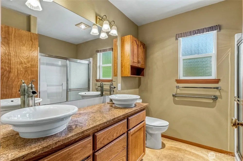 1716 SE Grassland Court College Place, WA 99324