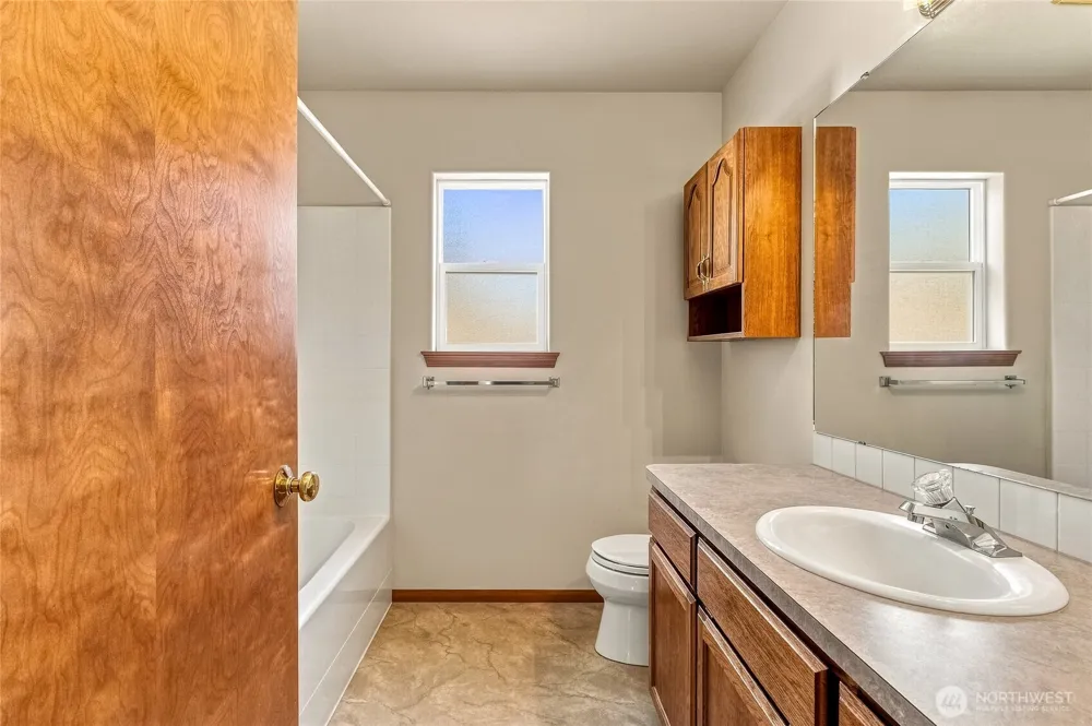 1716 SE Grassland Court College Place, WA 99324