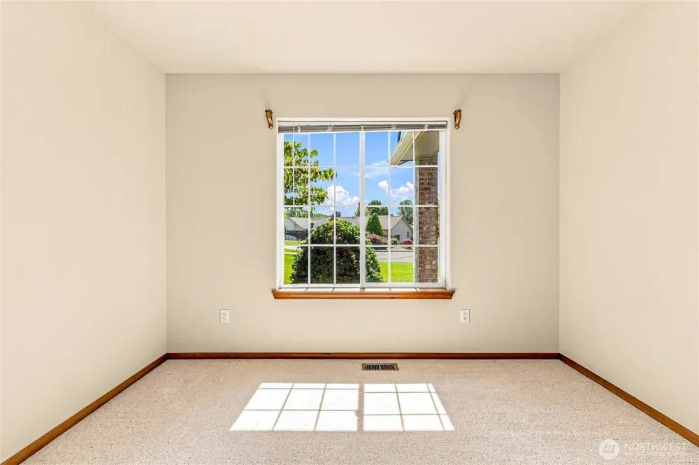 1716 SE Grassland Court College Place, WA 99324