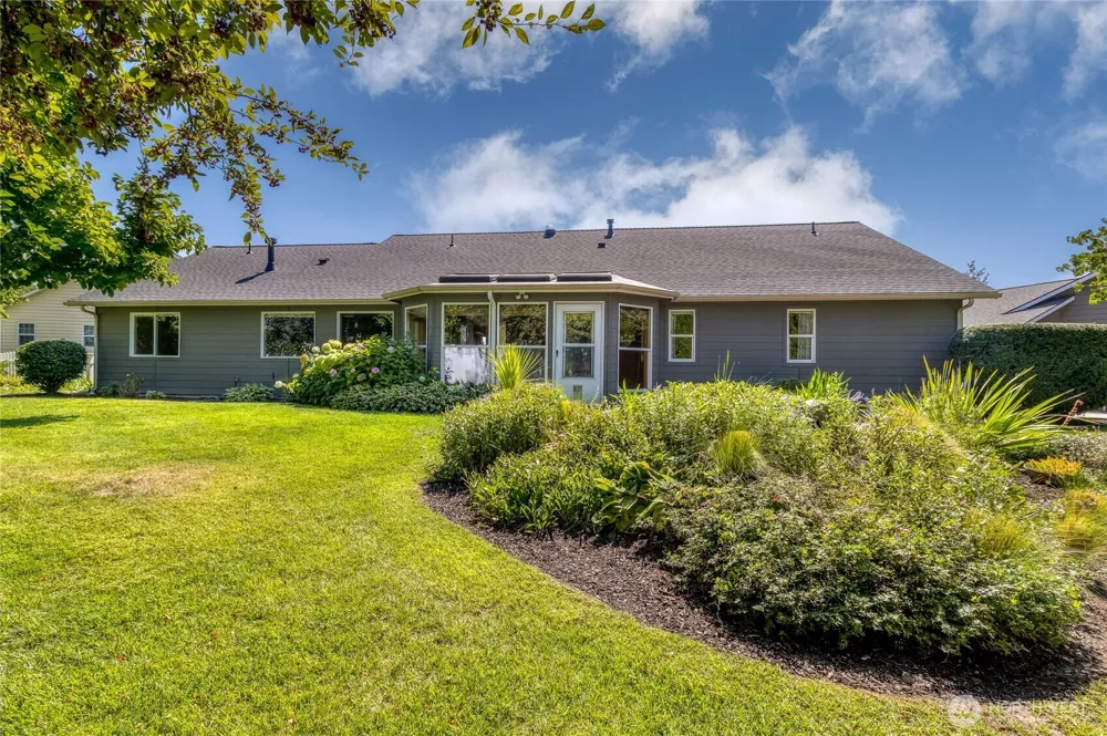 1716 SE Grassland Court College Place, WA 99324