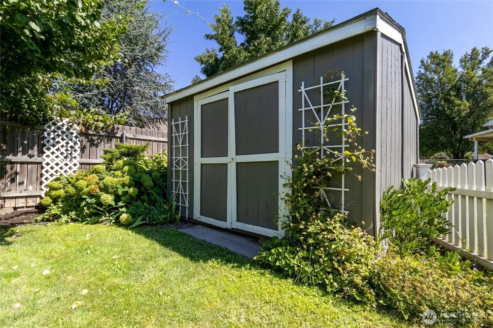 1716 SE Grassland Court College Place, WA 99324