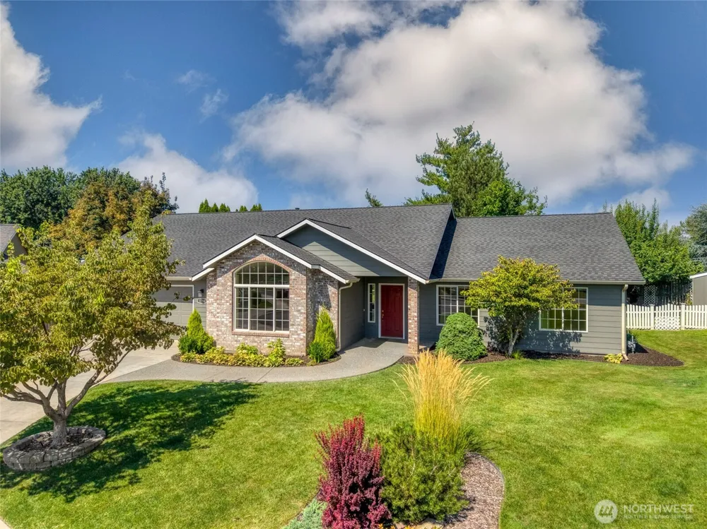 1716 SE Grassland Court College Place, WA 99324