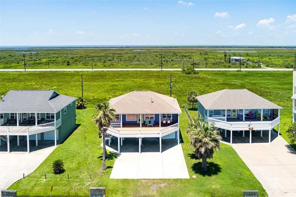 3233 Castle Drive Crystal Beach, TX 77650