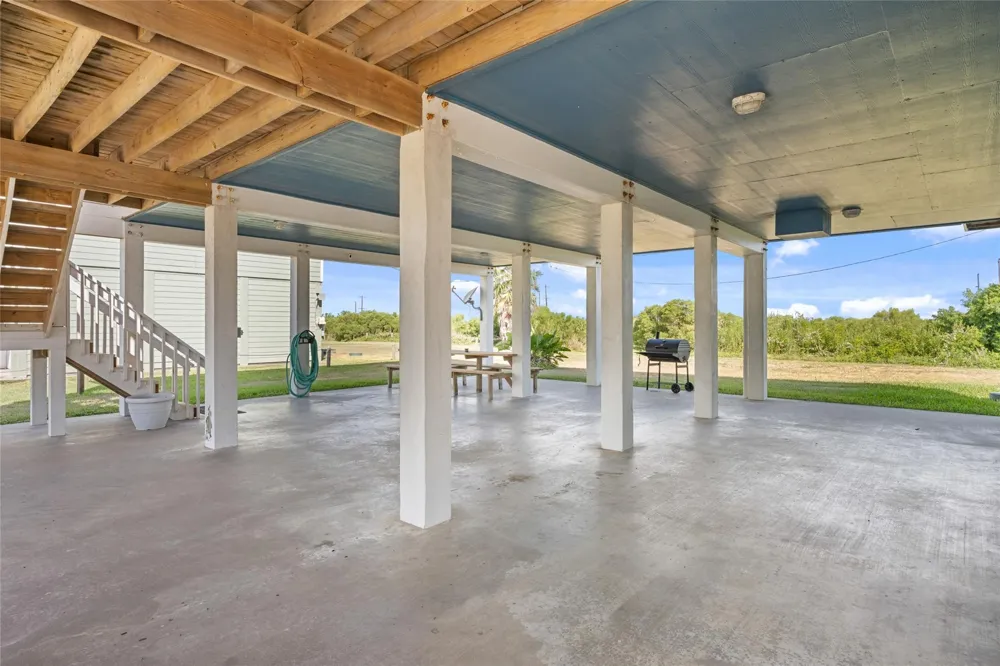 3233 Castle Drive Crystal Beach, TX 77650