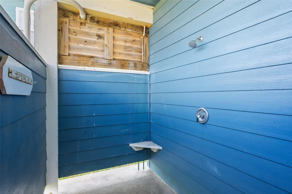 3233 Castle Drive Crystal Beach, TX 77650