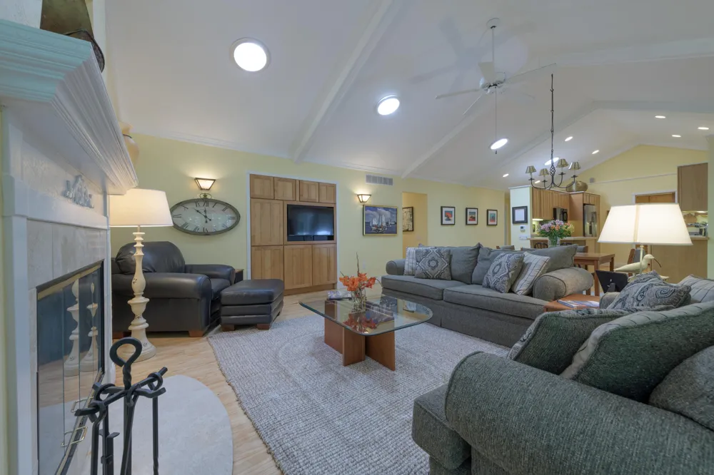 848 W Center Street Douglas, MI 49406