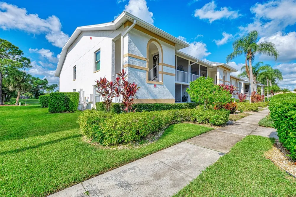 6904 DREWRYS BLUFF #807 Bradenton, FL 34203