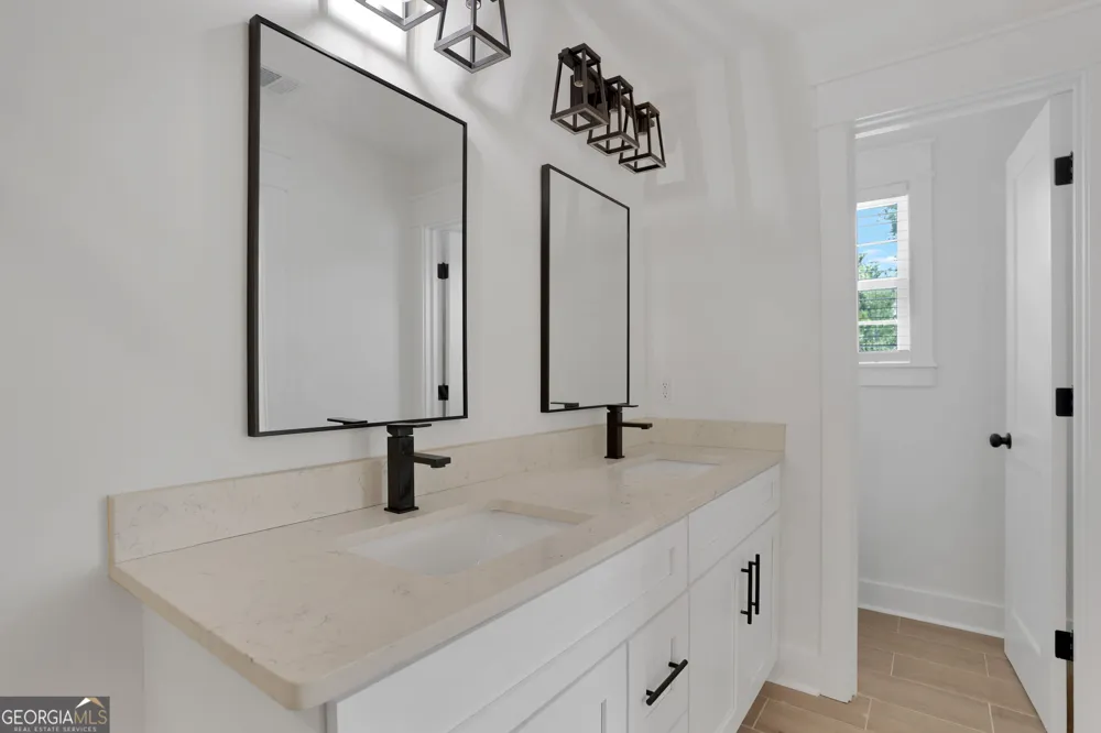 615 E 38th ST Savannah, GA 31401