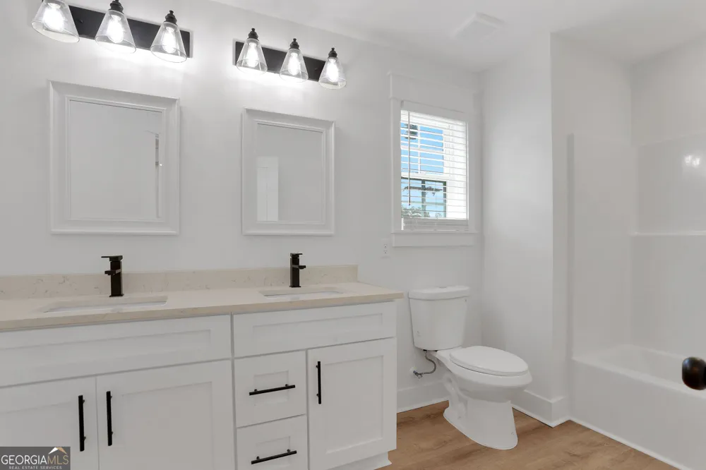 615 E 38th ST Savannah, GA 31401
