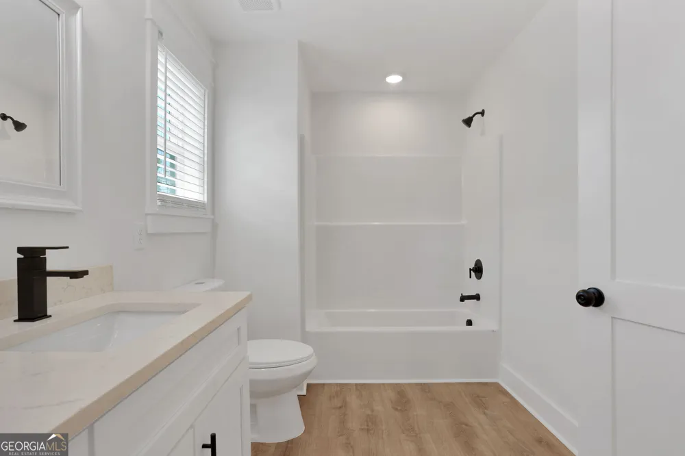 615 E 38th ST Savannah, GA 31401