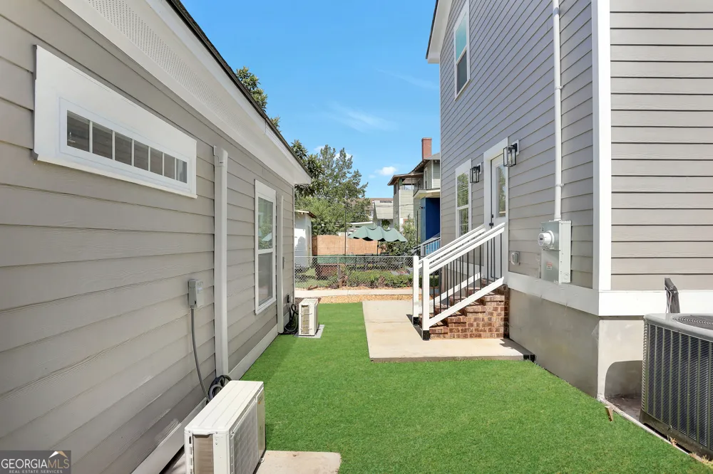 615 E 38th ST Savannah, GA 31401