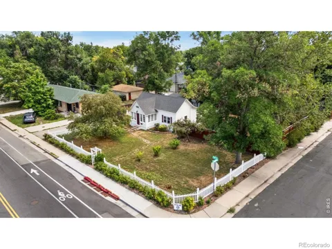 1050 W 8th Street
