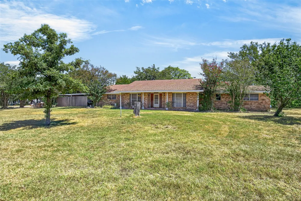 19399 State Highway 274 Kemp, TX 75143