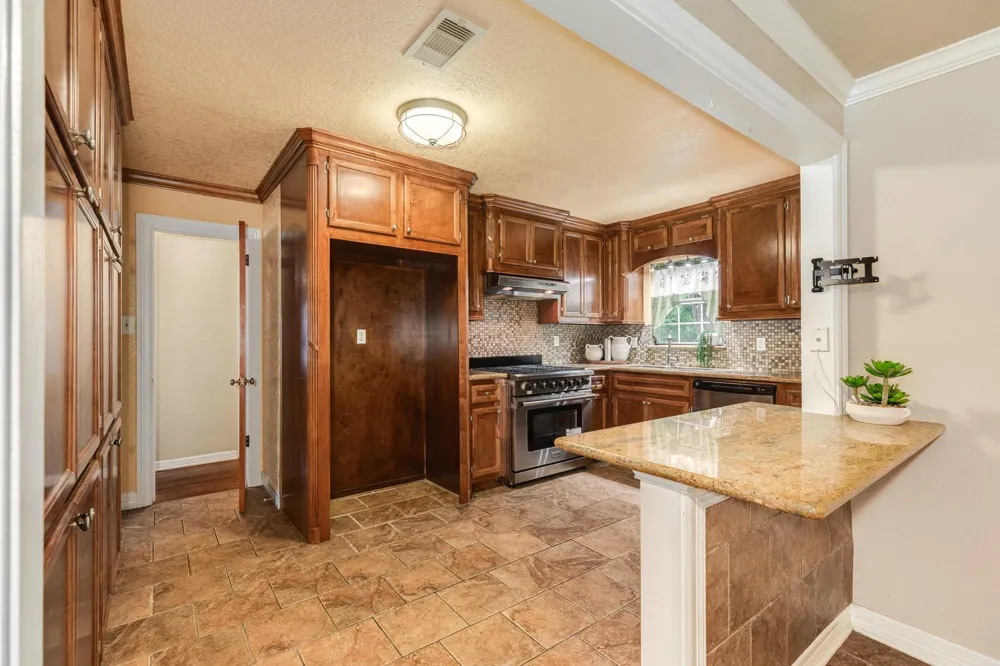 229 Caladium Street Lake Jackson, TX 77566