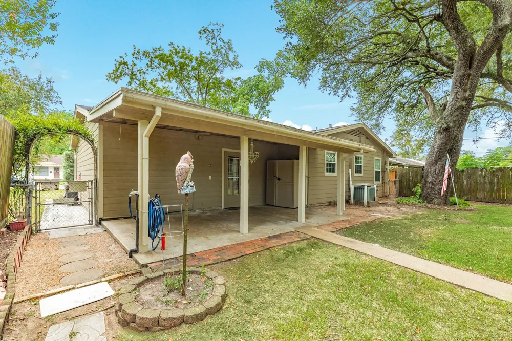 229 Caladium Street Lake Jackson, TX 77566