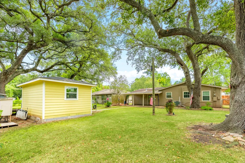 229 Caladium Street Lake Jackson, TX 77566