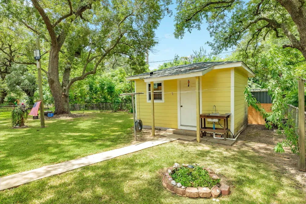 229 Caladium Street Lake Jackson, TX 77566