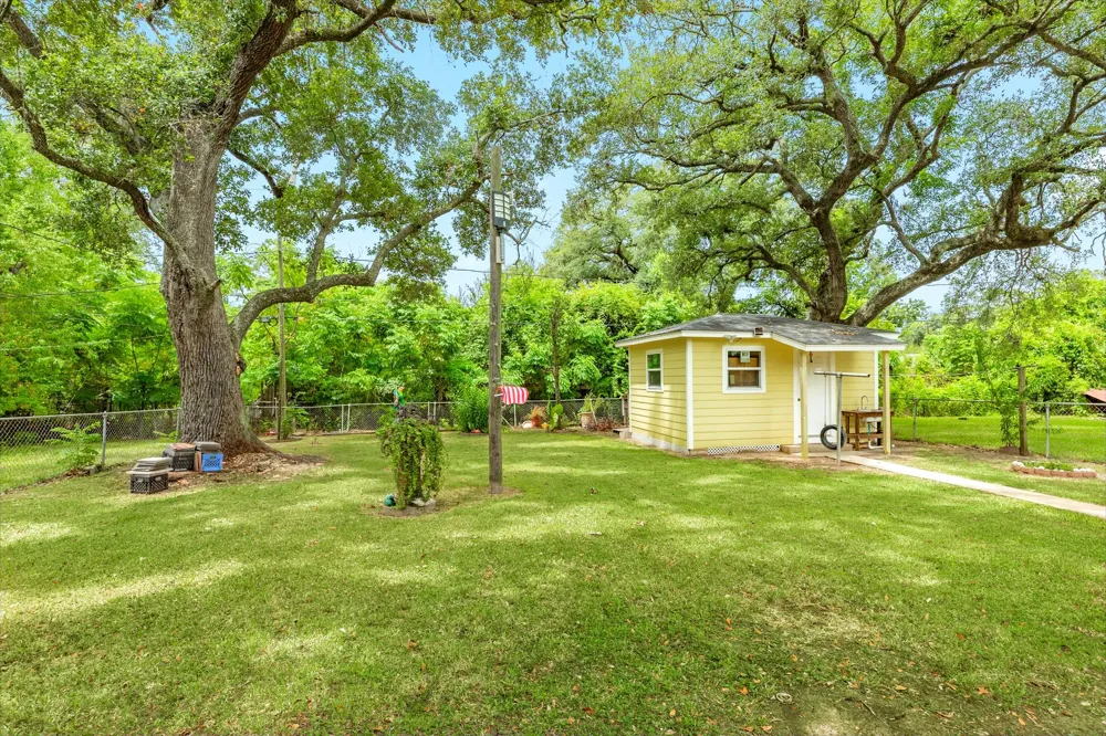 229 Caladium Street Lake Jackson, TX 77566
