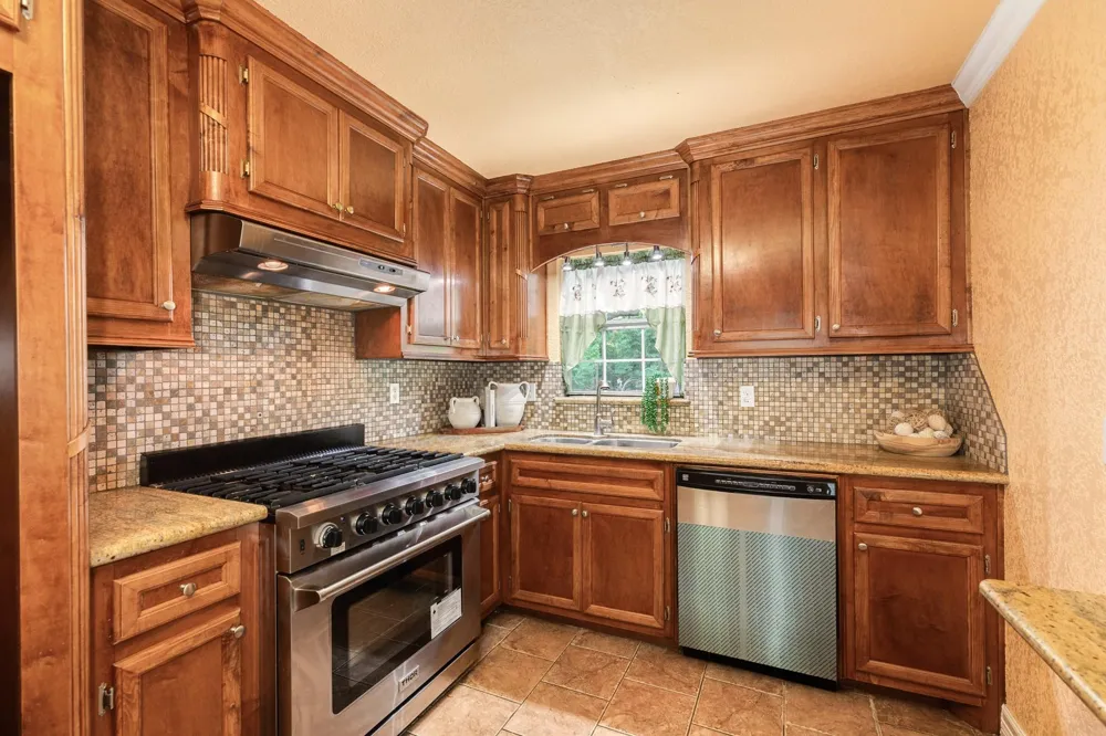 229 Caladium Street Lake Jackson, TX 77566