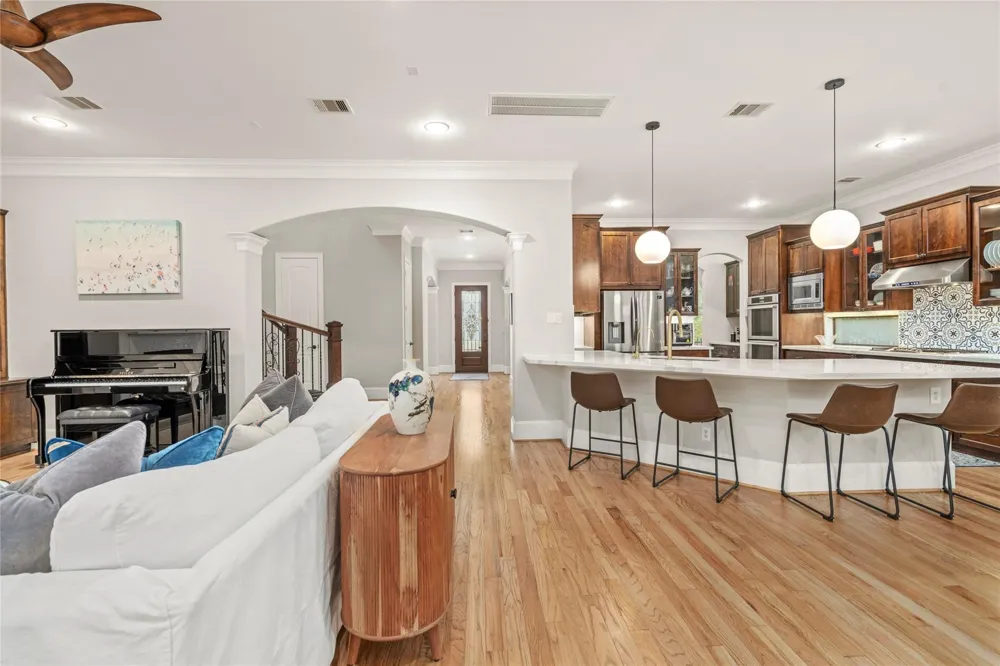 4440 Betty Street Bellaire, TX 77401