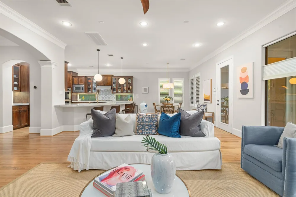 4440 Betty Street Bellaire, TX 77401