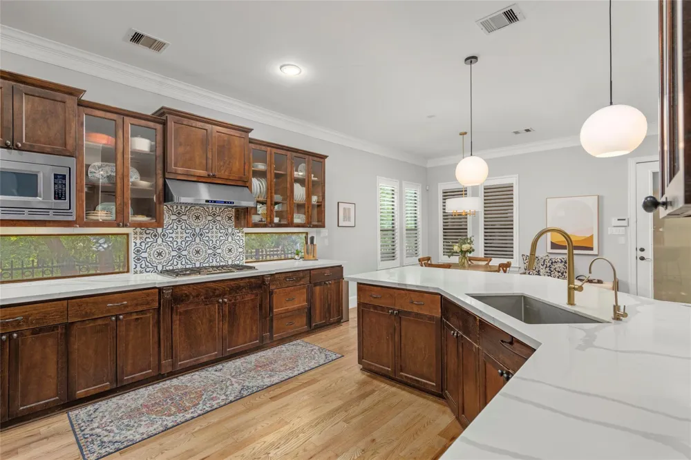4440 Betty Street Bellaire, TX 77401