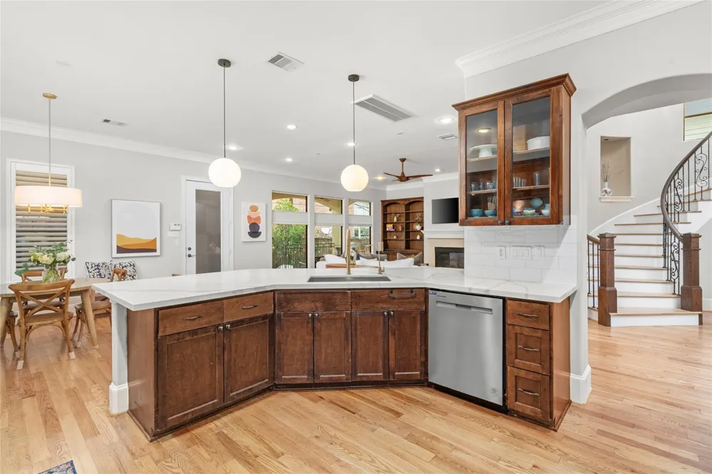 4440 Betty Street Bellaire, TX 77401