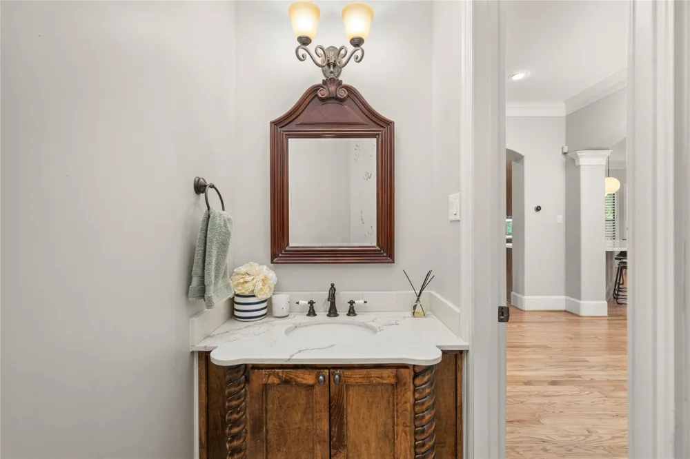 4440 Betty Street Bellaire, TX 77401