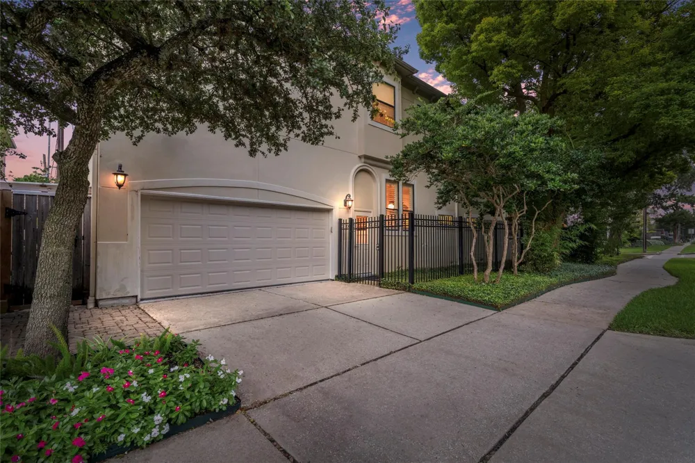 4440 Betty Street Bellaire, TX 77401
