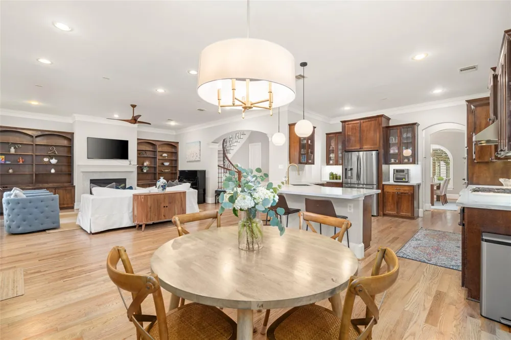 4440 Betty Street Bellaire, TX 77401
