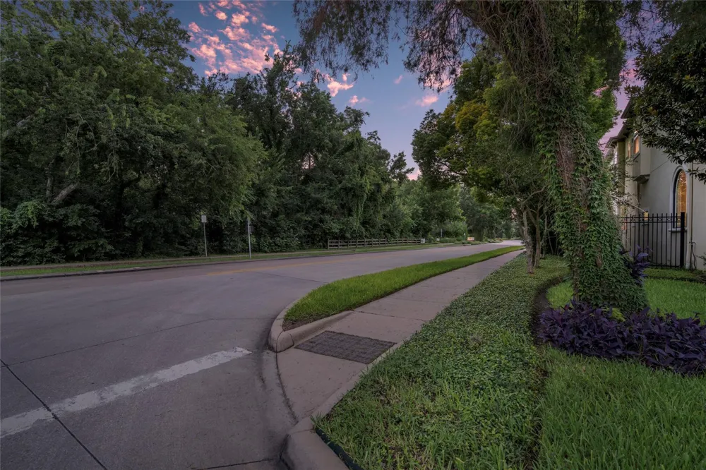 4440 Betty Street Bellaire, TX 77401
