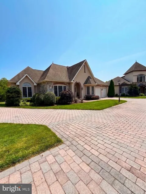 7 LAUREL HILL COURT