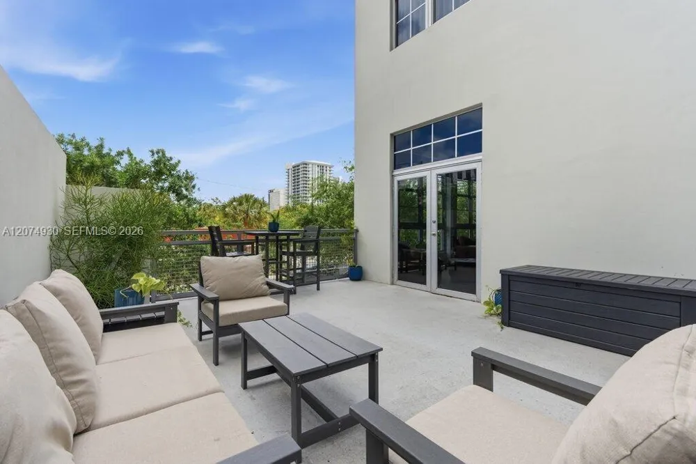 425 Andrews Ave #202 Fort Lauderdale, FL 33301