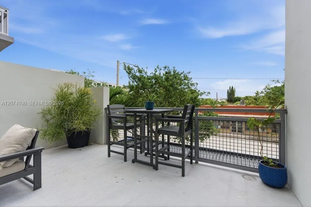 425 Andrews Ave #202 Fort Lauderdale, FL 33301
