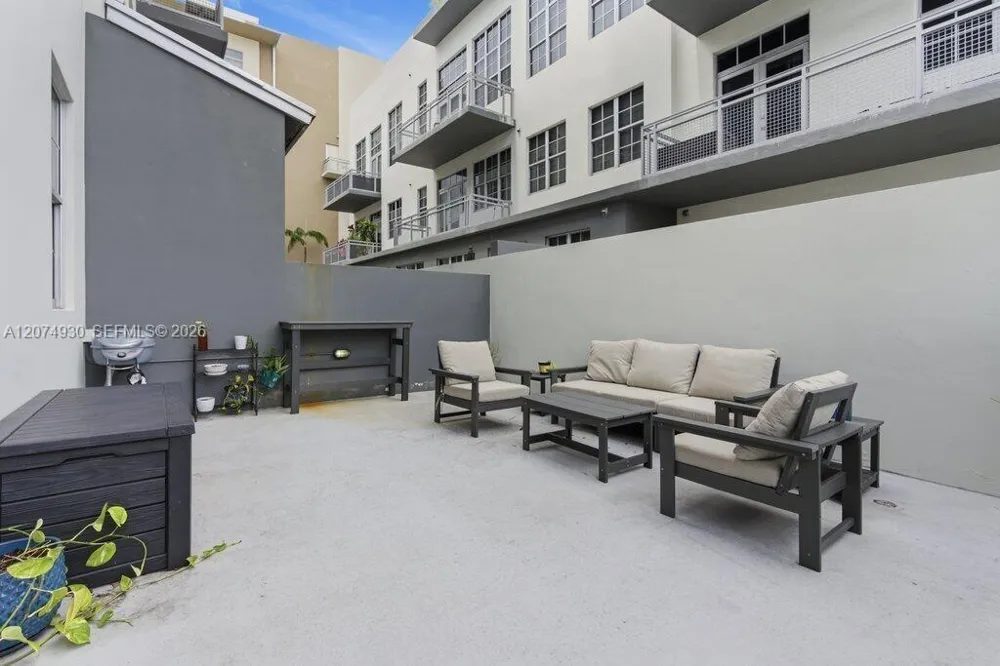 425 Andrews Ave #202 Fort Lauderdale, FL 33301