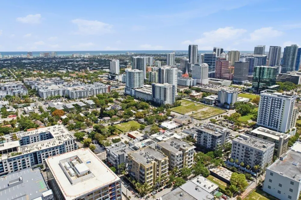 425 Andrews Ave #202 Fort Lauderdale, FL 33301