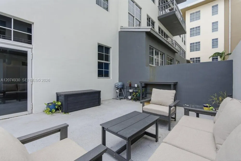 425 Andrews Ave #202 Fort Lauderdale, FL 33301
