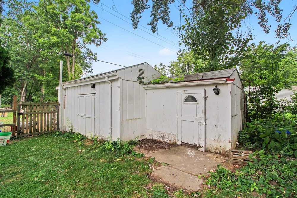 13510 Martinsville Road Belleville, MI 48111