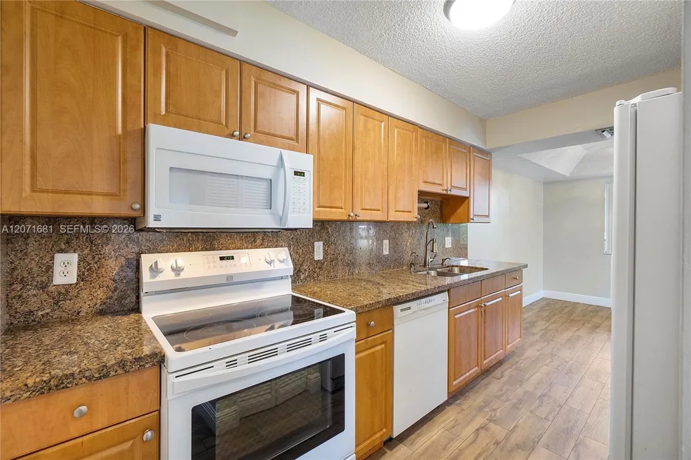 937 NW 104th Way Coral Springs, FL 33071
