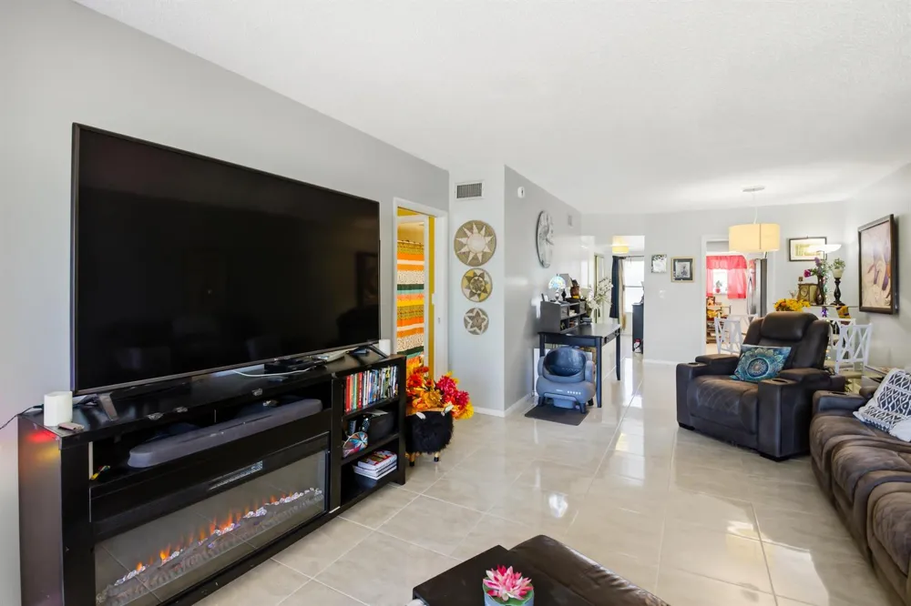 2300 SW 22ND AVENUE #112 Delray Beach, FL 33445