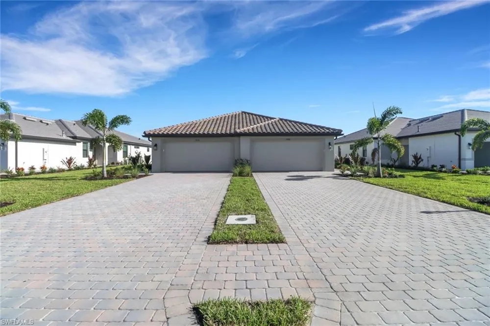 19592 Hinkley Drive Estero, FL 33928