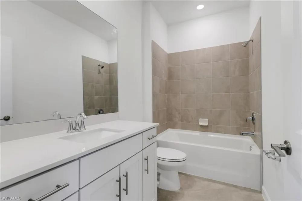 19592 Hinkley Drive Estero, FL 33928