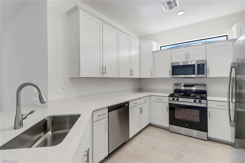 19592 Hinkley Drive Estero, FL 33928