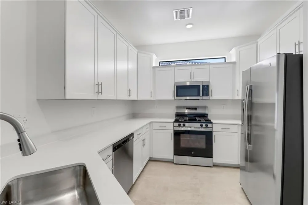 19592 Hinkley Drive Estero, FL 33928